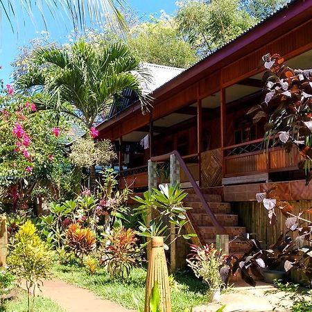 Panorama Backpackers Hotell Bunaken Eksteriør bilde