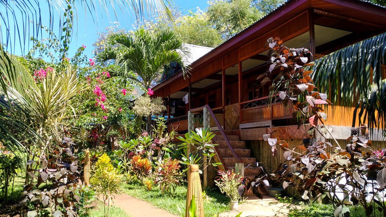 Panorama Backpackers Hotell Bunaken Eksteriør bilde