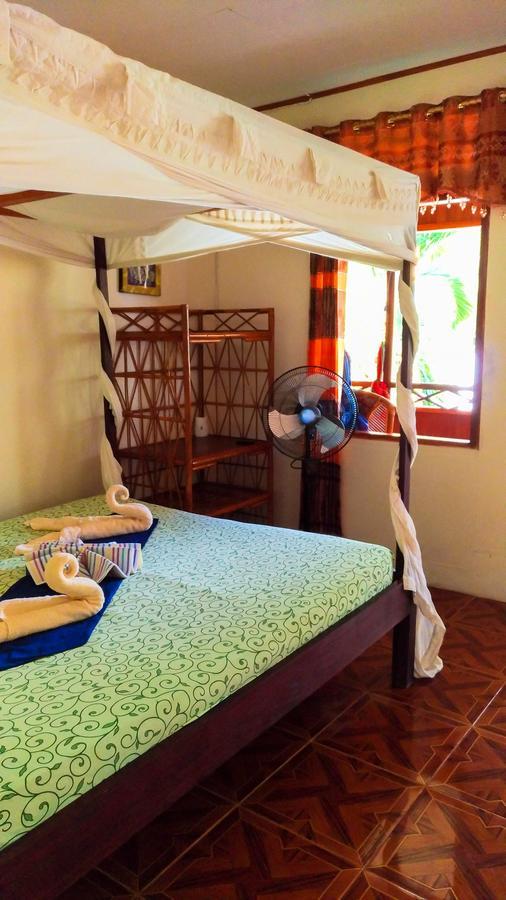 Panorama Backpackers Hotell Bunaken Eksteriør bilde